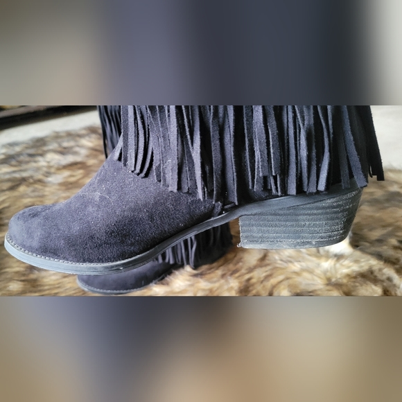 *SOLD* Not Rated' 16" Blk Faux Suede Layered fringed boot with a zip closure 7.5 - Picture 10 of 13